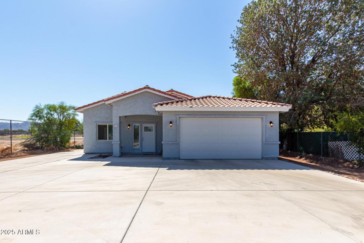 839 E Roeser Rd., Phoenix, AZ 85040