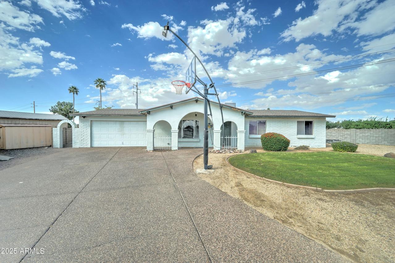 10016 N 39th Dr., Phoenix, AZ 85051