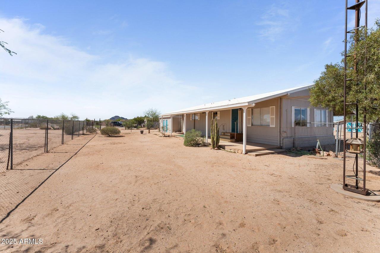 50017 N Eagle View Dr., Aguila, AZ 85320