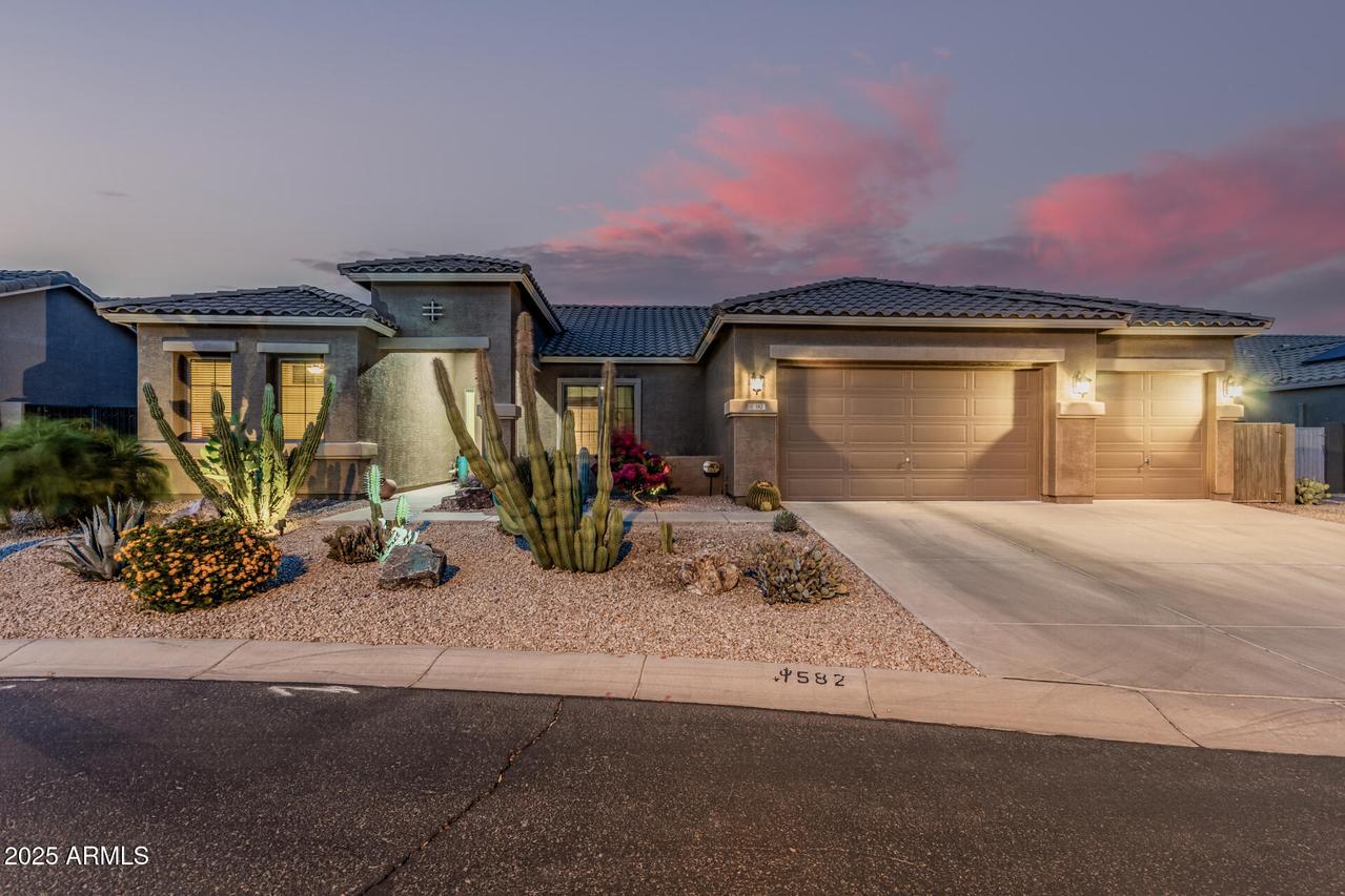 582 W Stirrup Ln., San Tan Valley, AZ 85143