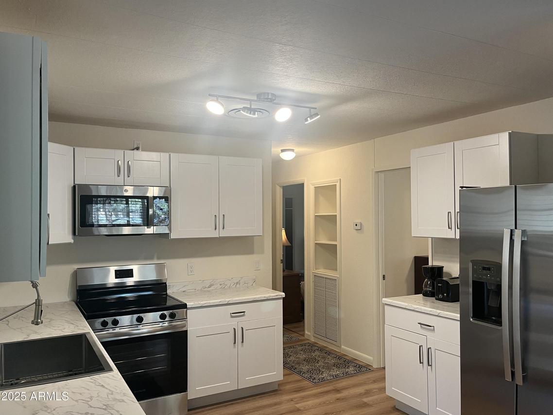 2183 S Woods Dr., Overgaard, AZ 85933