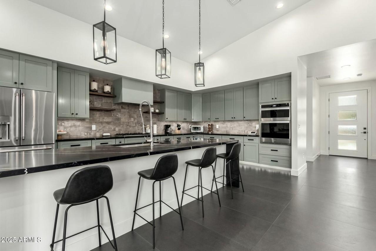 2812 E Pinchot Ave., Phoenix, AZ 85016