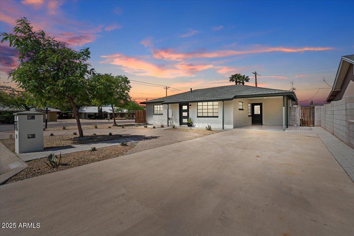 2602 N 51st St., Phoenix, AZ 85008