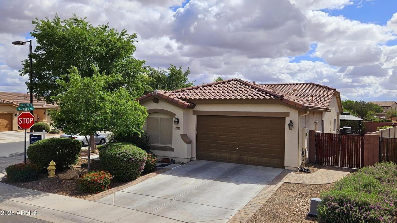 945 W Empress Tree Ave., San Tan Valley, AZ 85140