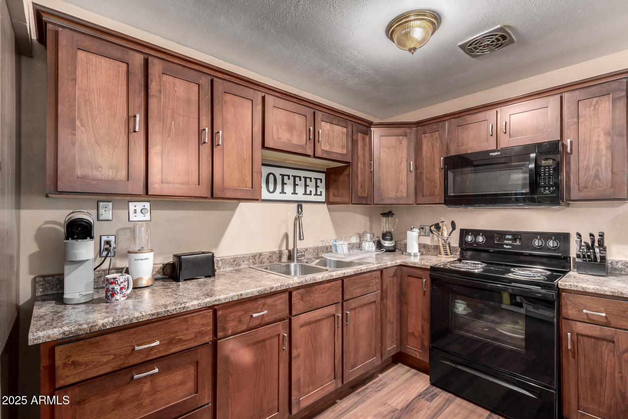 6329 N 62nd Ave., Glendale, AZ 85301