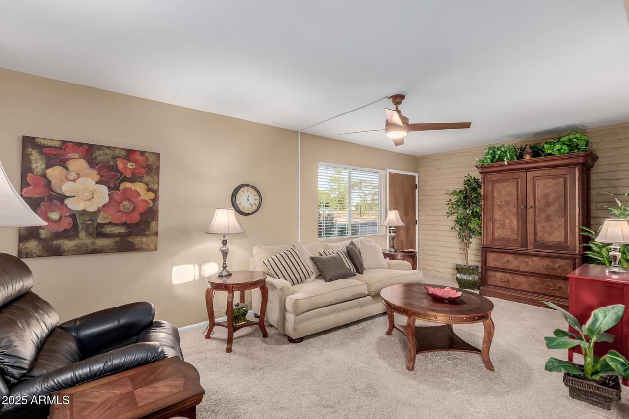 5518 E Lindstrom Ln. #B5, Mesa, AZ 85215