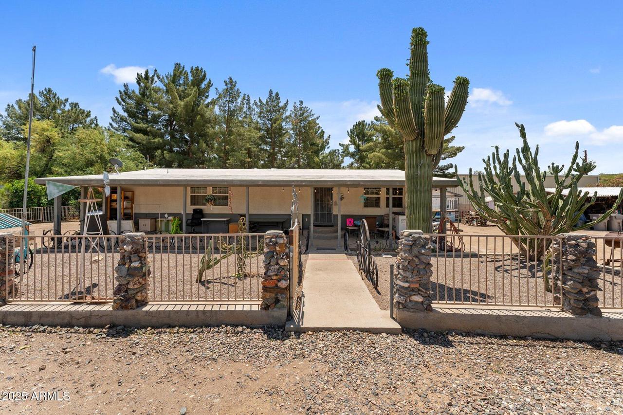18995 E Saguaro Dr., Black Canyon City, AZ 85324