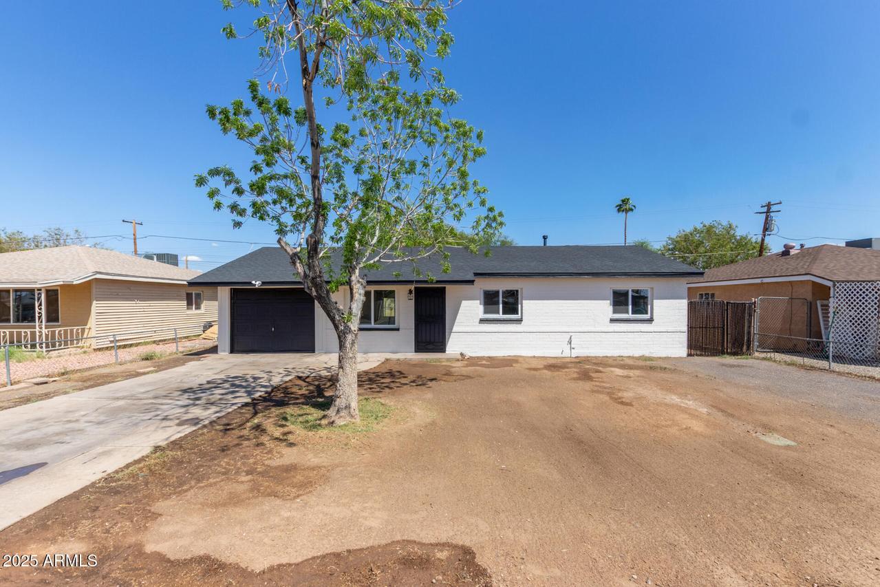 6733 N 49th Ave., Glendale, AZ 85301