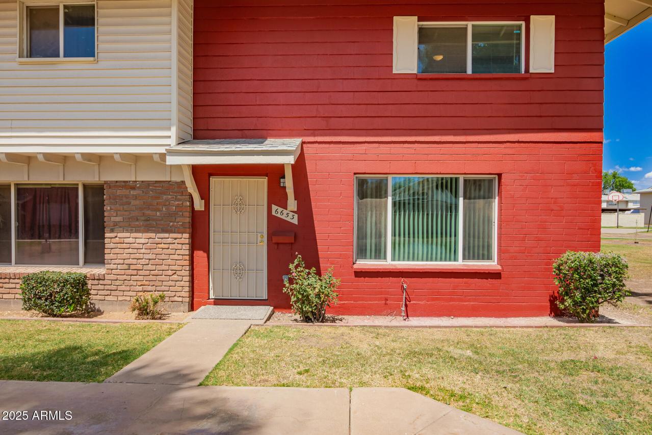 6653 N 44th Ave., Glendale, AZ 85301
