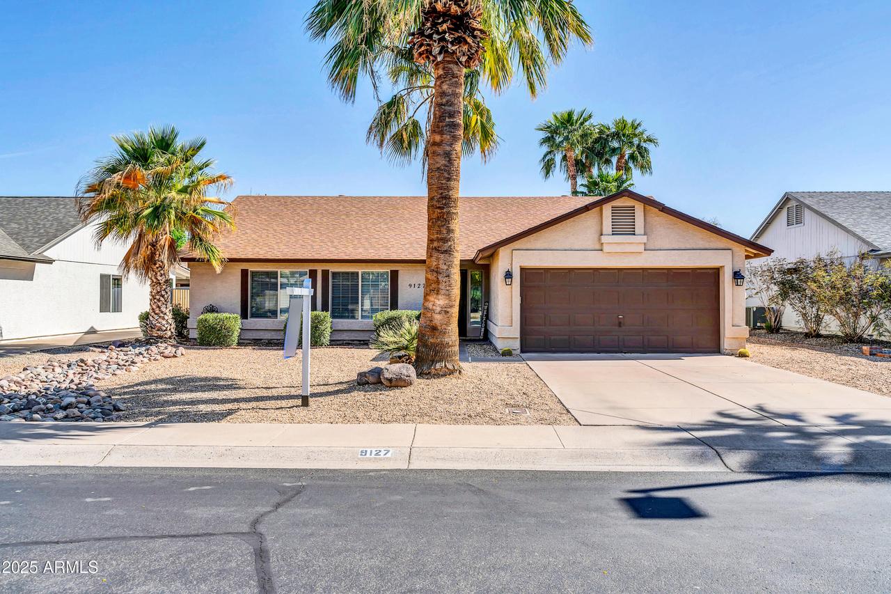 9127 W Mauna Loa Ln., Peoria, AZ 85381