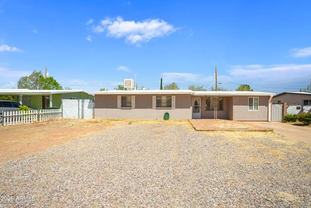 New Homes For Sale This Week That Attend Carmichael Elementary School: April 18th to April 24th
