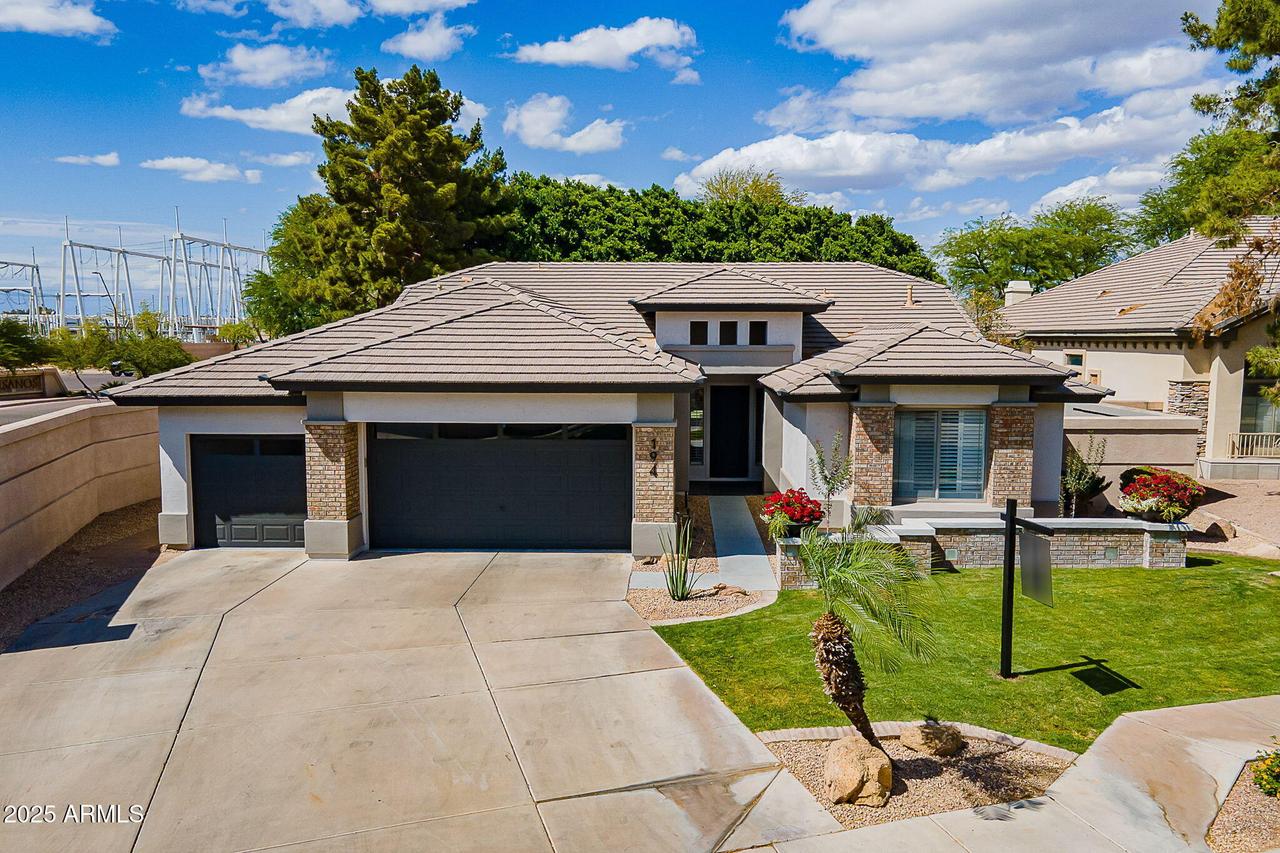 194 W Sunburst Ln., Tempe, AZ 85284