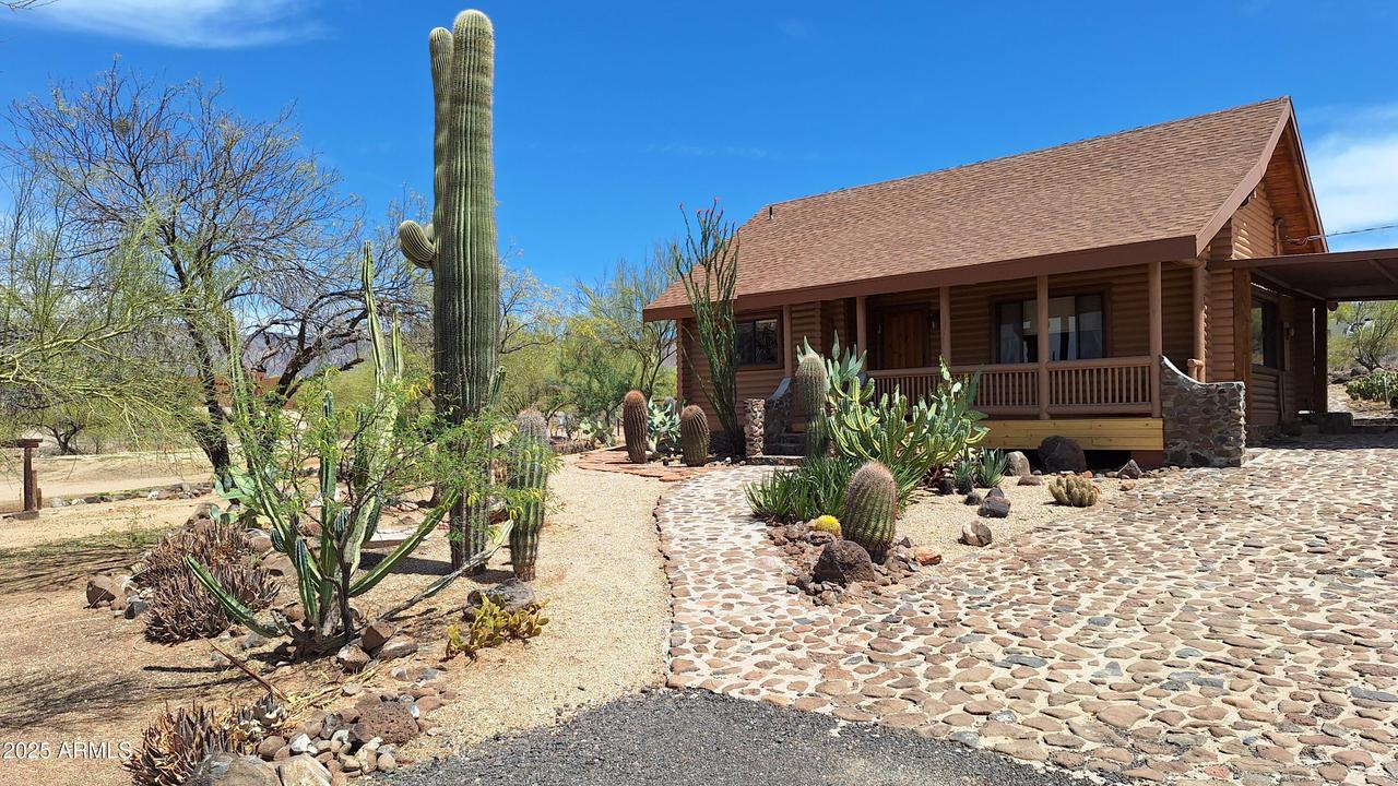 45427 N 14th St., New River, AZ 85087