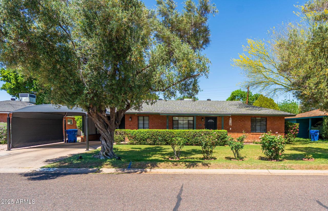 2908 E Pinchot Ave., Phoenix, AZ 85016
