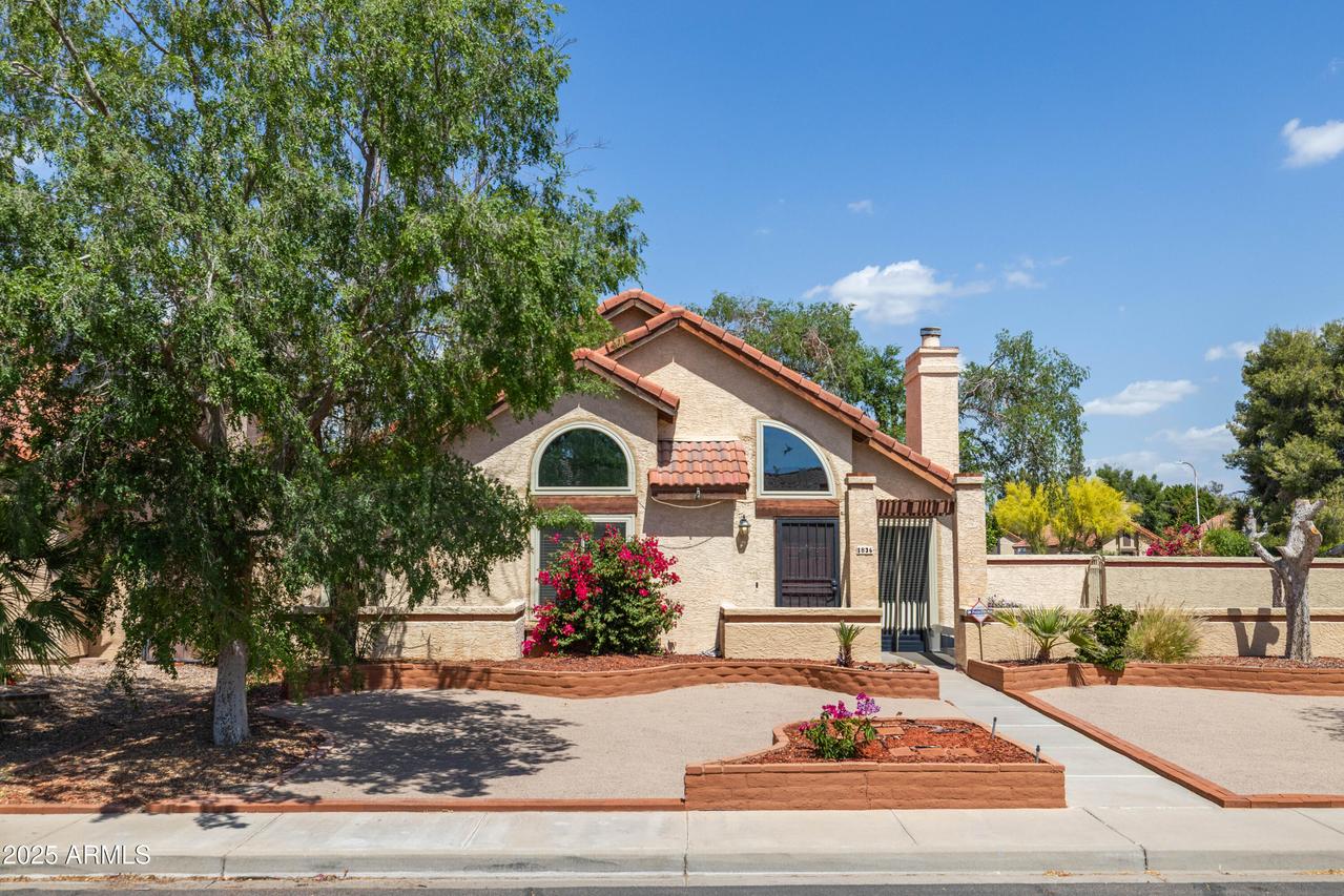 1836 E Citation Ln., Tempe, AZ 85284