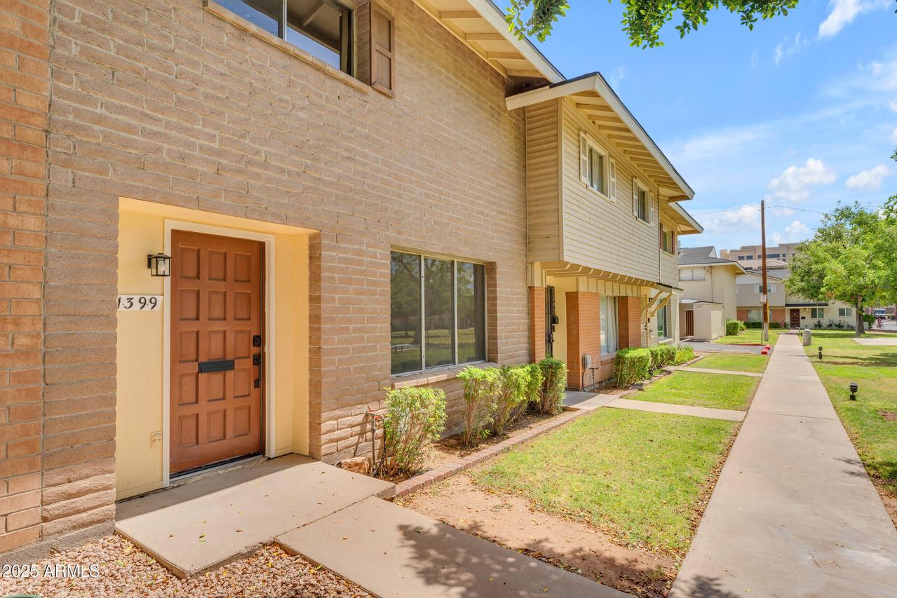 1399 N 44th St., Phoenix, AZ 85008