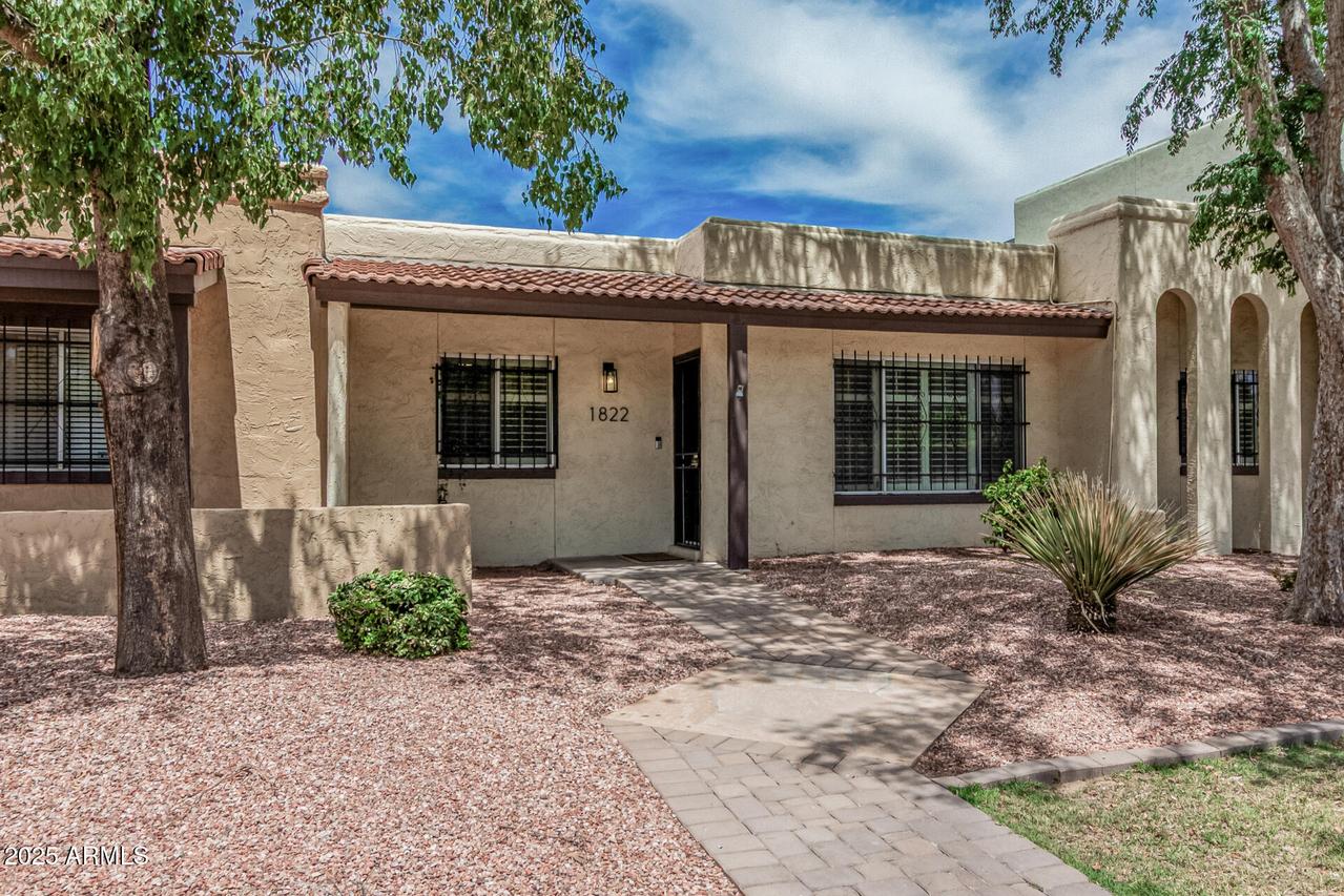 1822 W Rose Ln., Phoenix, AZ 85015