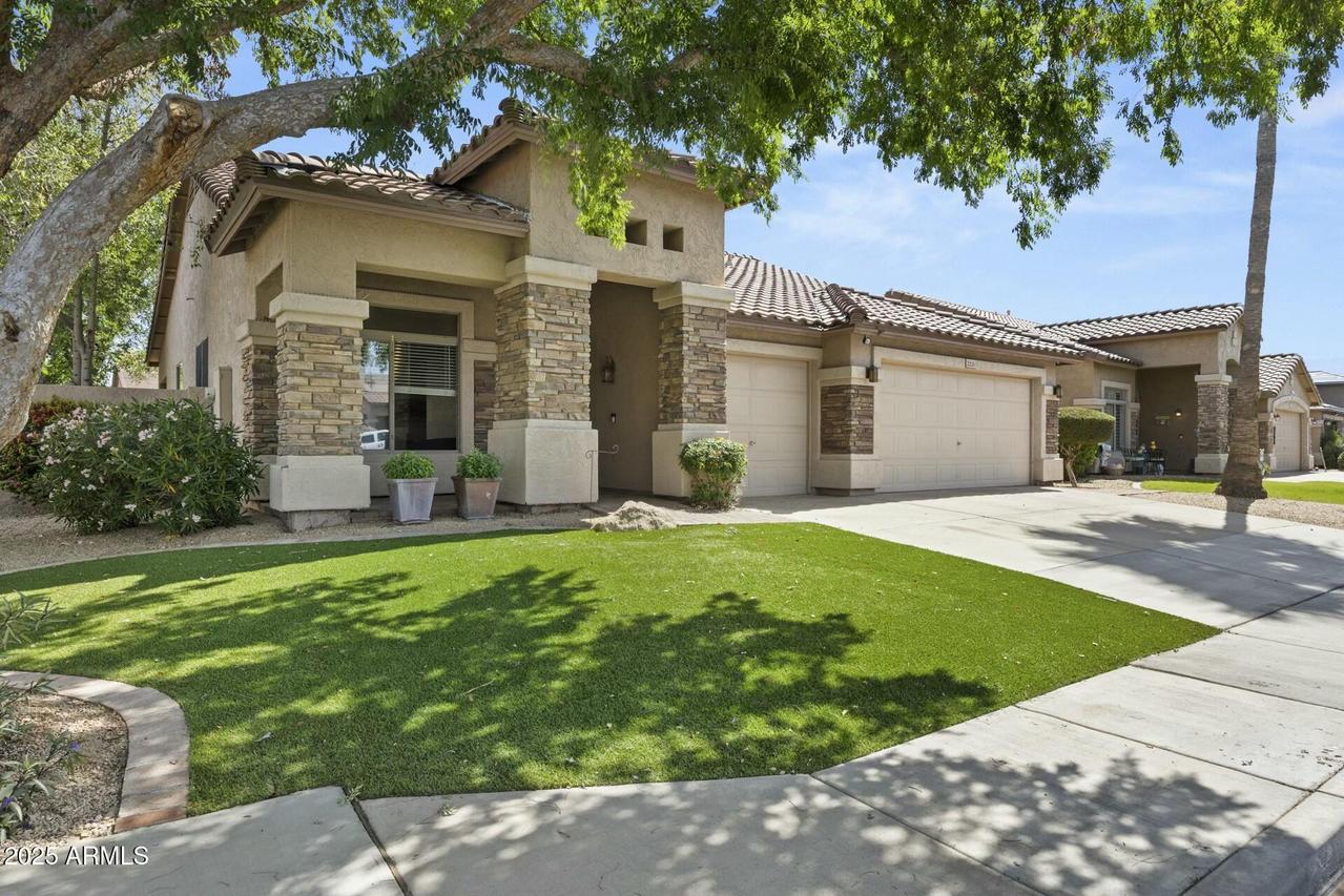 2226 W Periwinkle Way, Chandler, AZ 85248