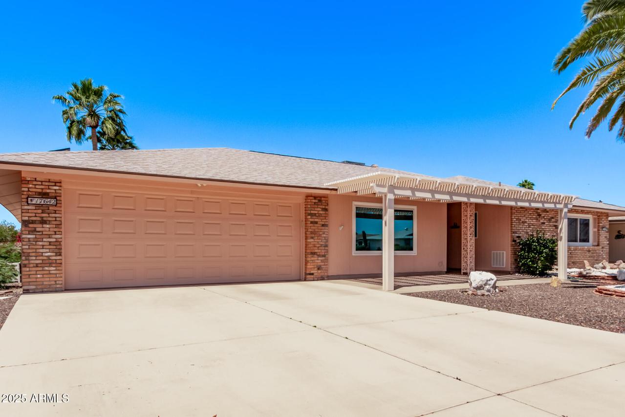 17642 N Whispering Oaks Dr., Sun City West, AZ 85375