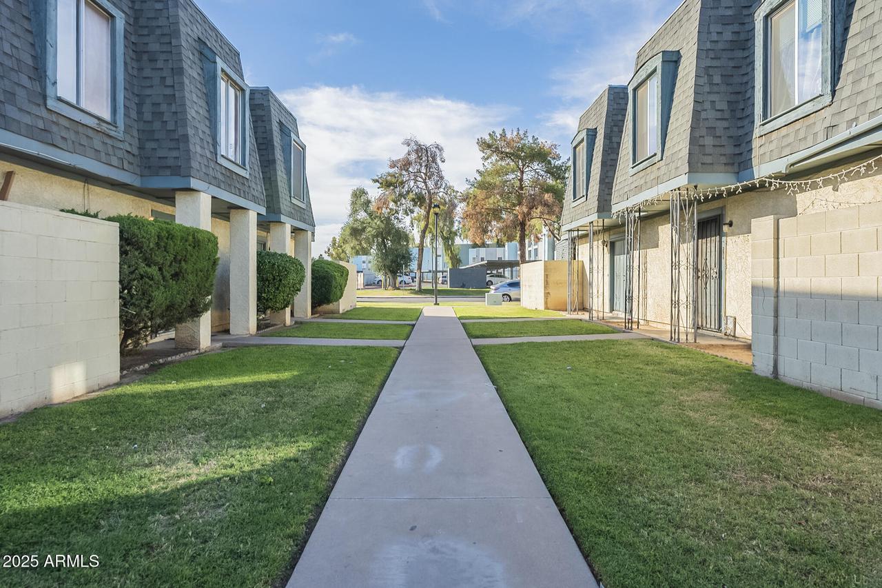 3222 W Royal Palm Rd., Phoenix, AZ 85051