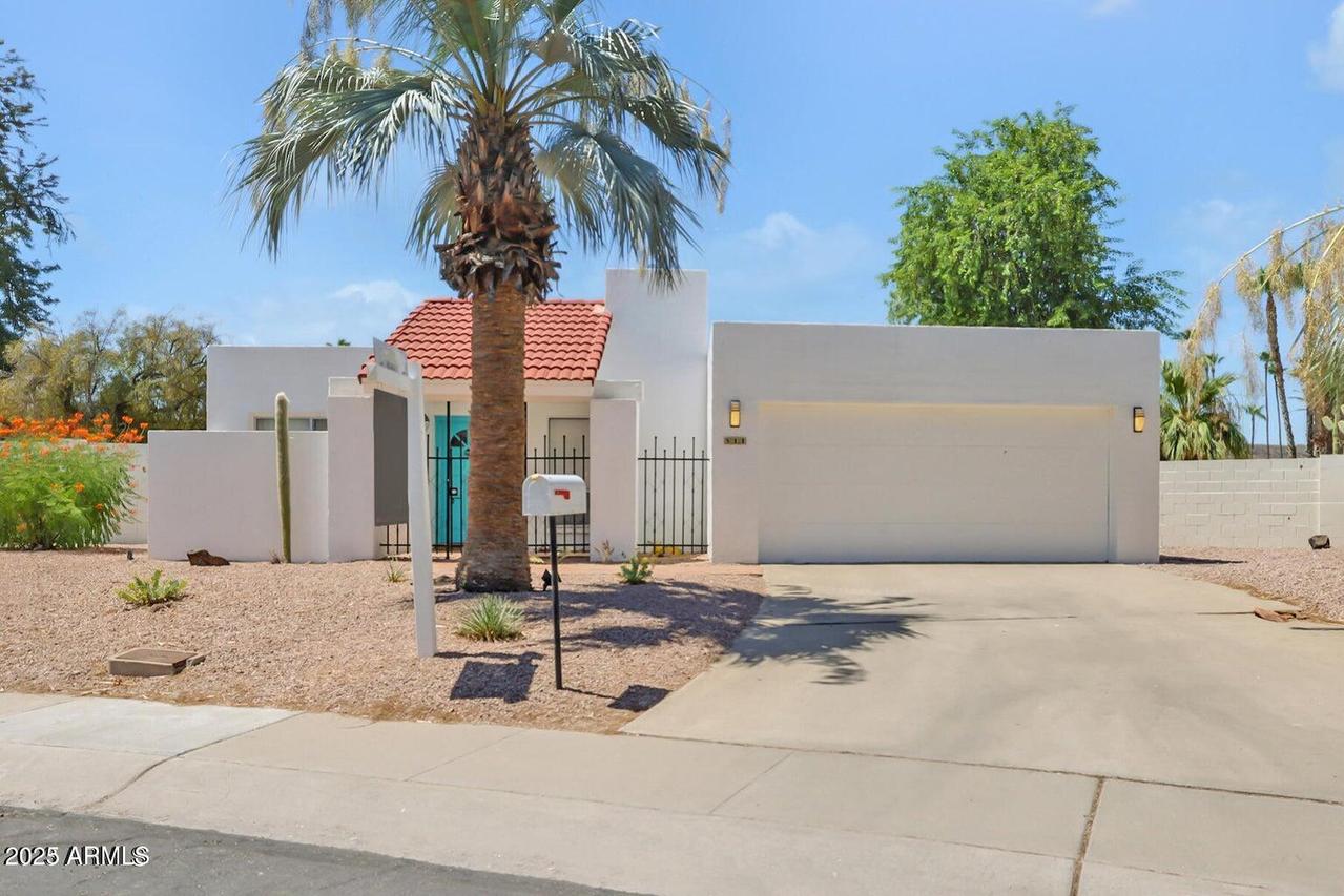 511 E Calavar Rd., Phoenix, AZ 85022