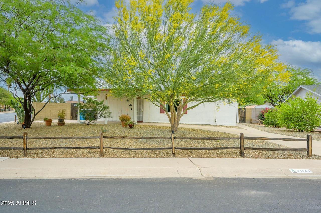 2901 W Mandalay Ln., Phoenix, AZ 85053
