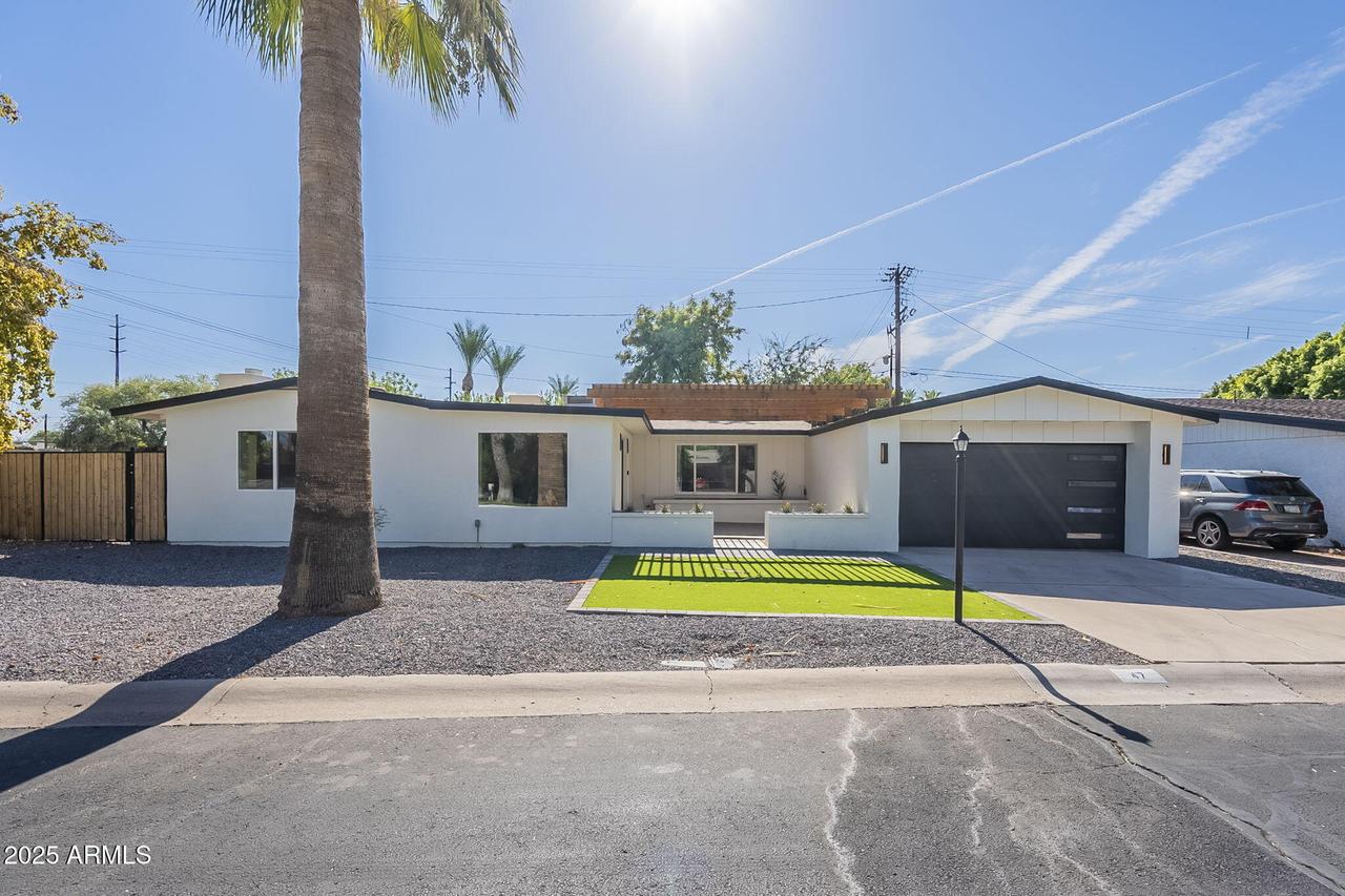 47 Spur Cir., Scottsdale, AZ 85251