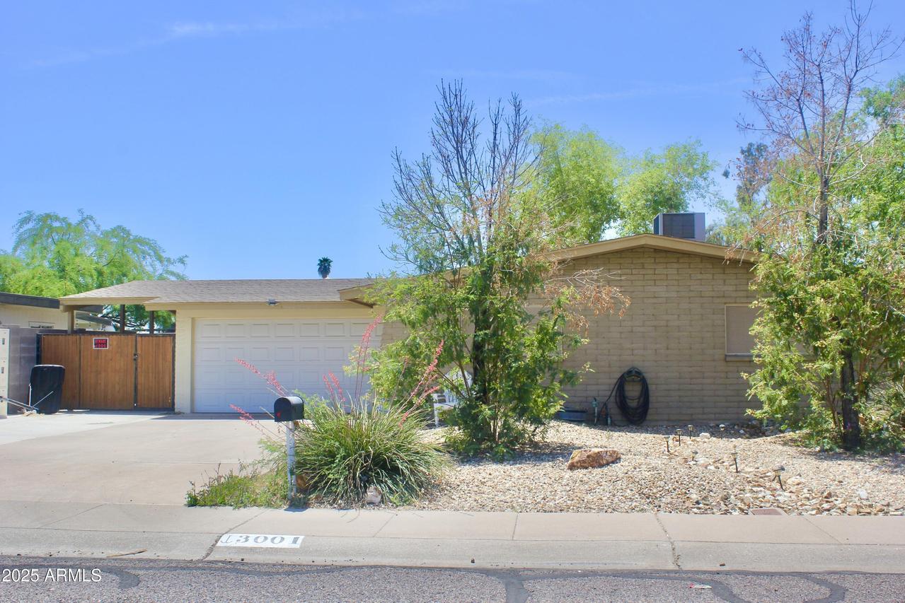 3001 W Shaw Butte Dr., Phoenix, AZ 85029