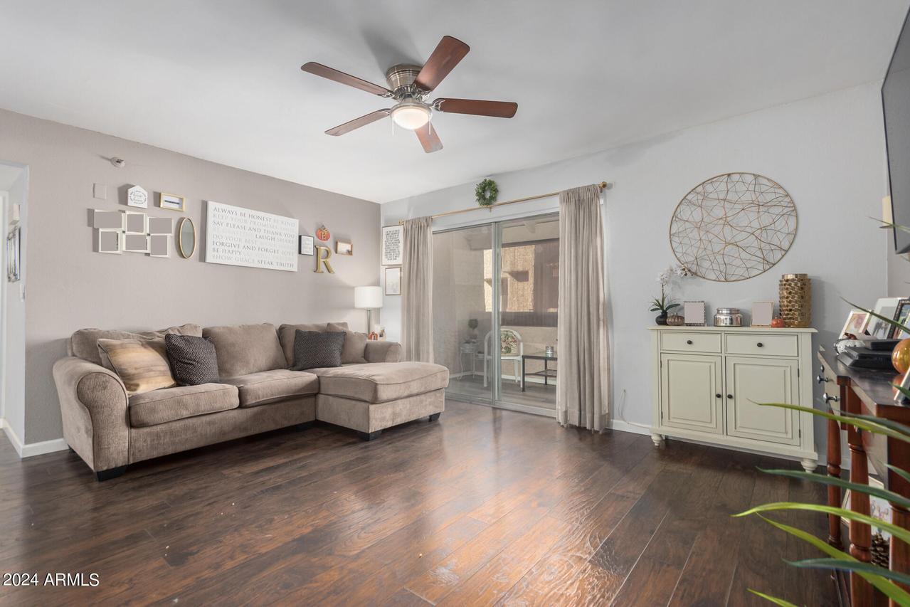 4554 E Paradise Village Pkwy. #267, Phoenix, AZ 85032
