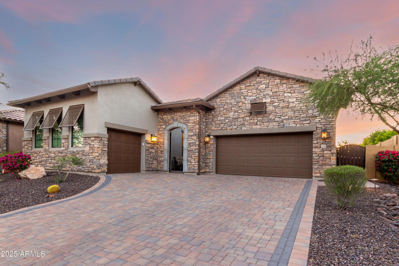 2166 N Steele, Mesa, AZ 85207