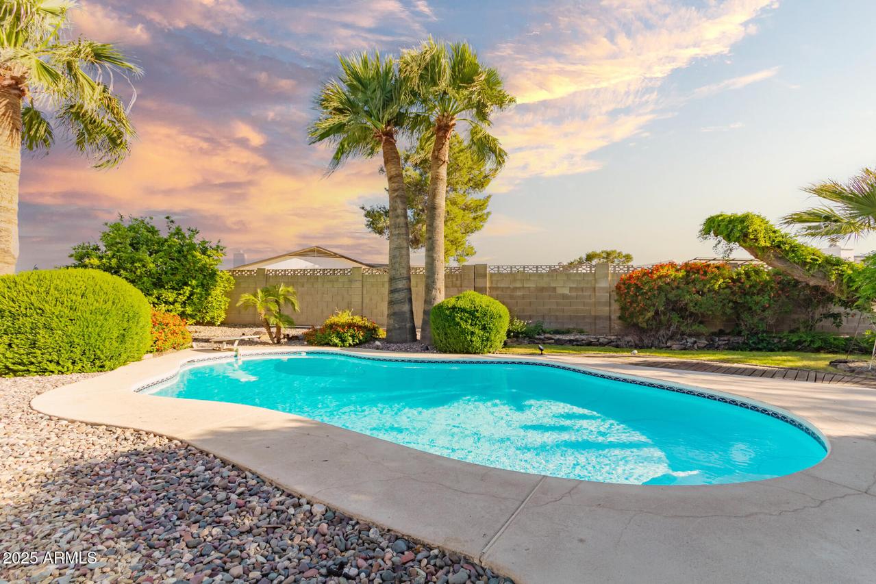 325 E Sharon Ave., Phoenix, AZ 85022