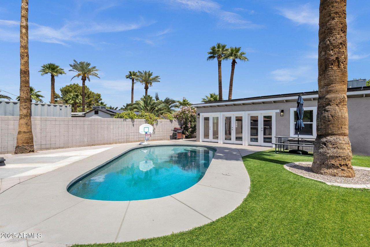 4216 N 20th St., Phoenix, AZ 85016