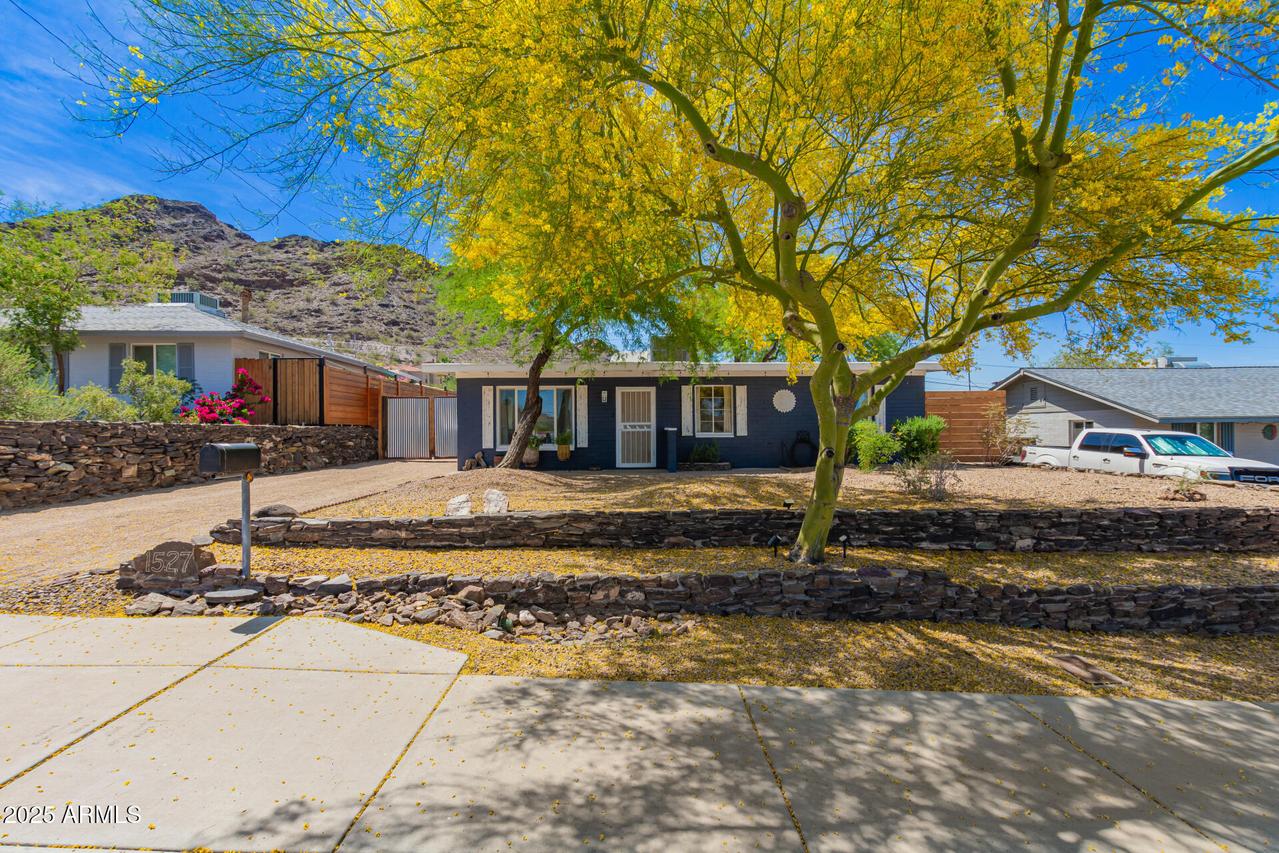 1527 E Sunnyslope Ln., Phoenix, AZ 85020