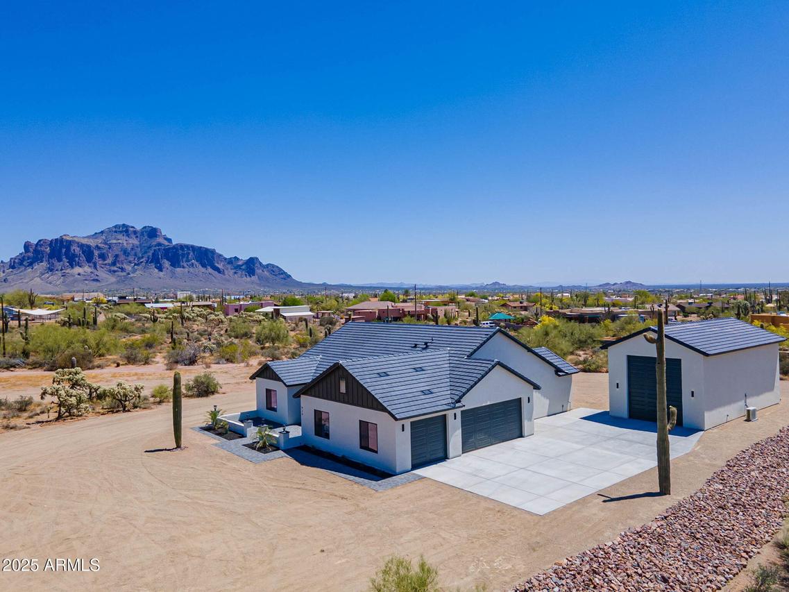979 E Saddle Butte St., Apache Junction, AZ 85119