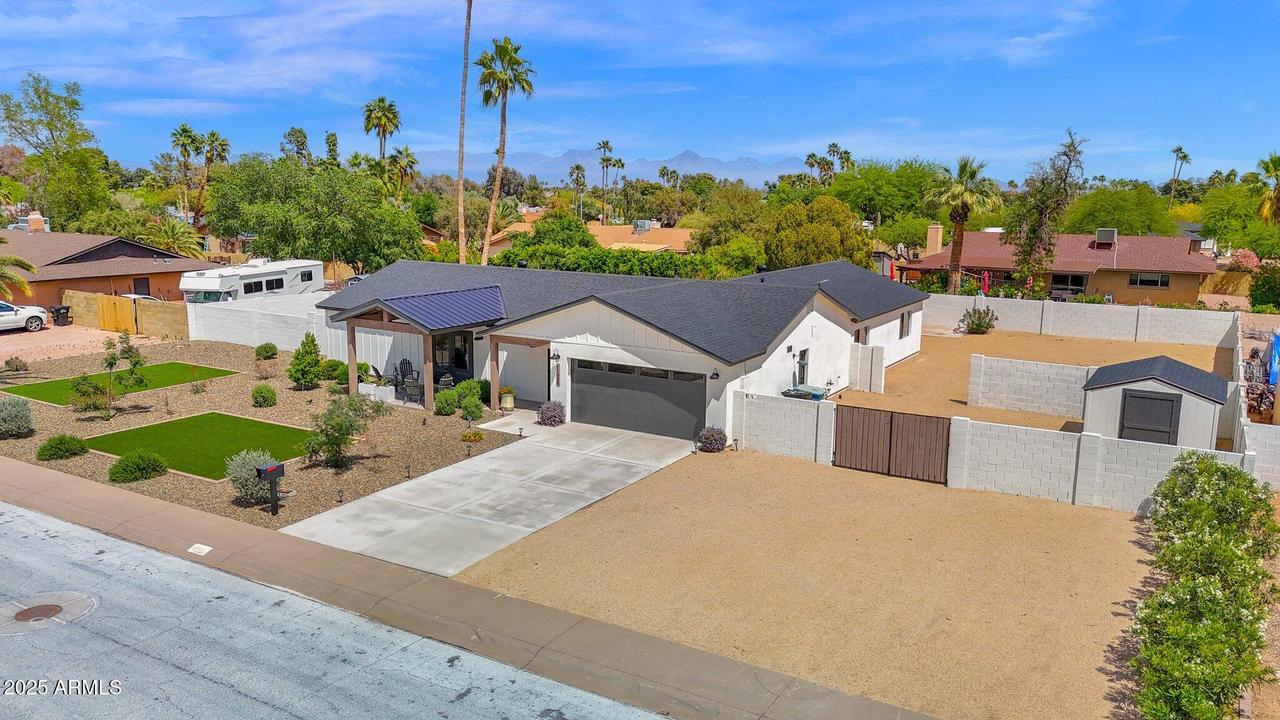 11039 N 42nd St., Phoenix, AZ 85028