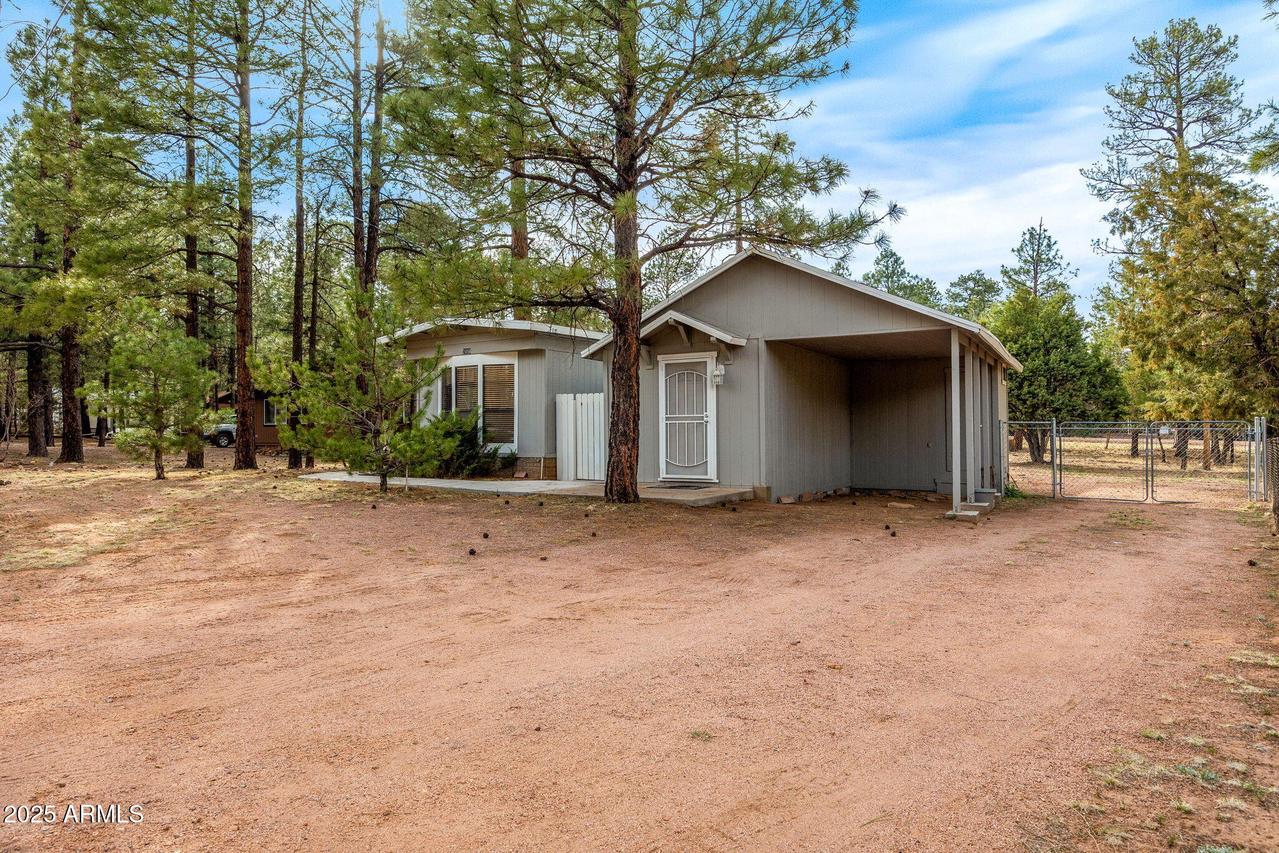 2050 Pinehaven Ln., Overgaard, AZ 85933