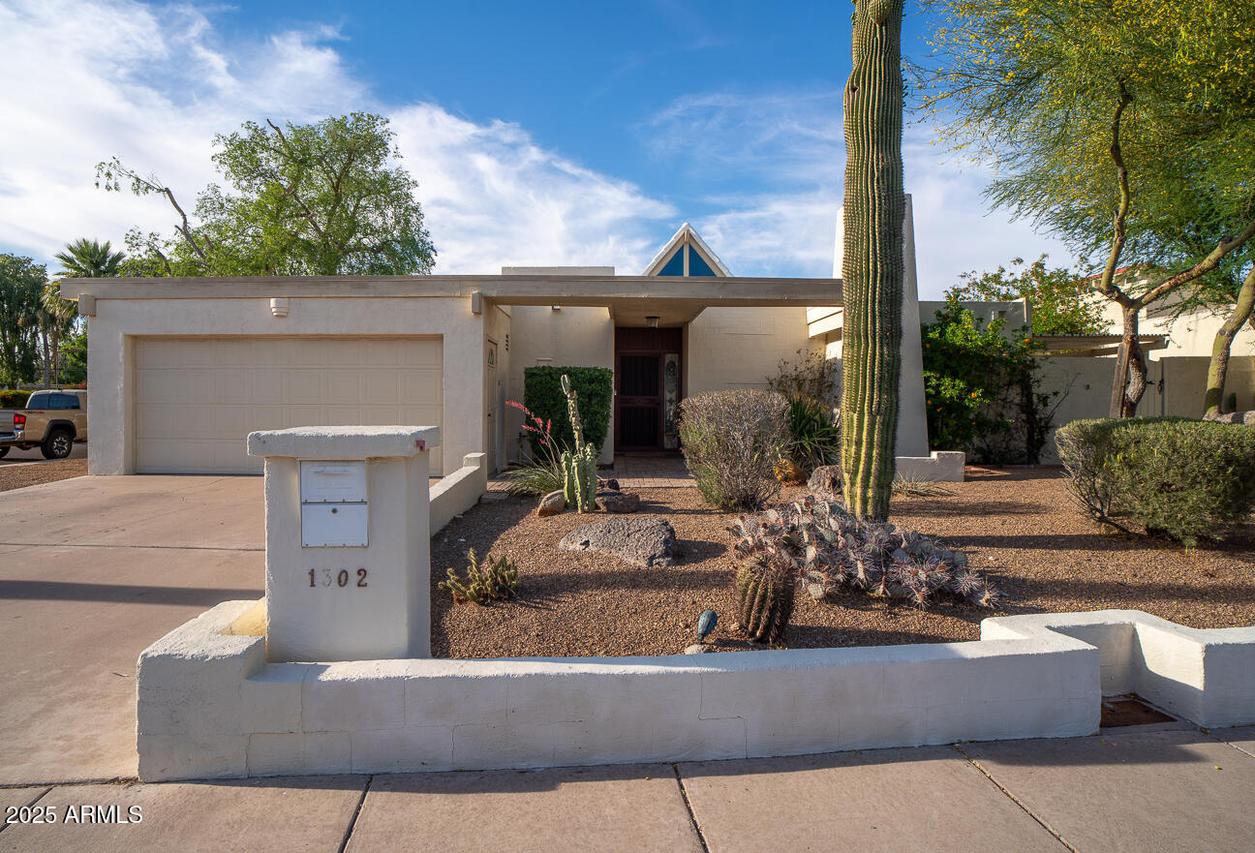 1302 E Nicolet Ave., Phoenix, AZ 85020