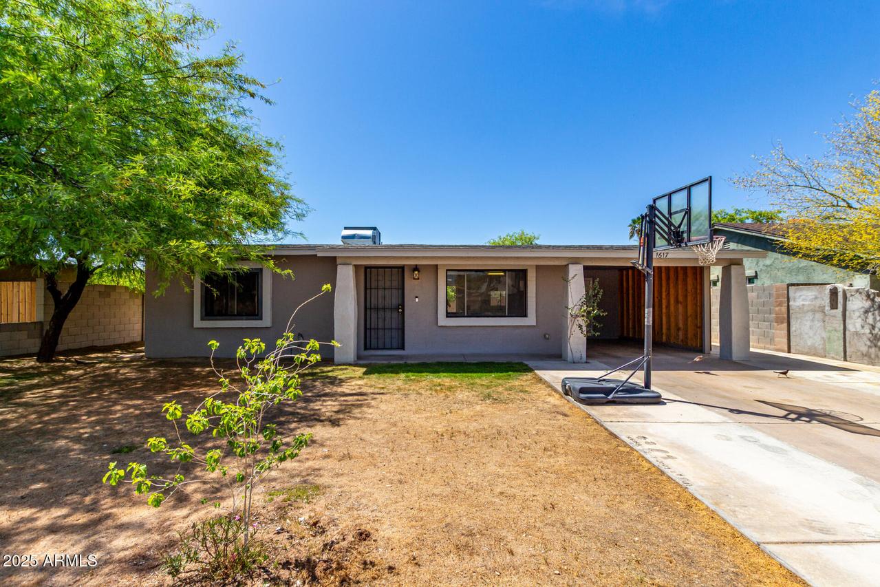 1617 W Vineyard Rd., Phoenix, AZ 85041