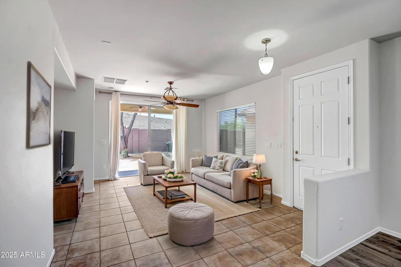 1623 W Owens Way, Anthem, AZ 85086
