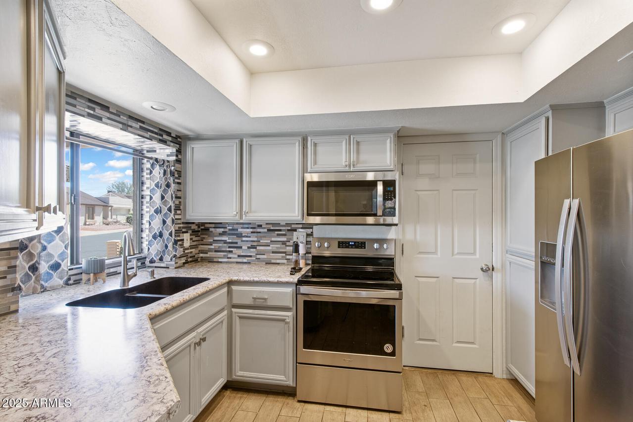905 E Bluefield Ave., Phoenix, AZ 85022