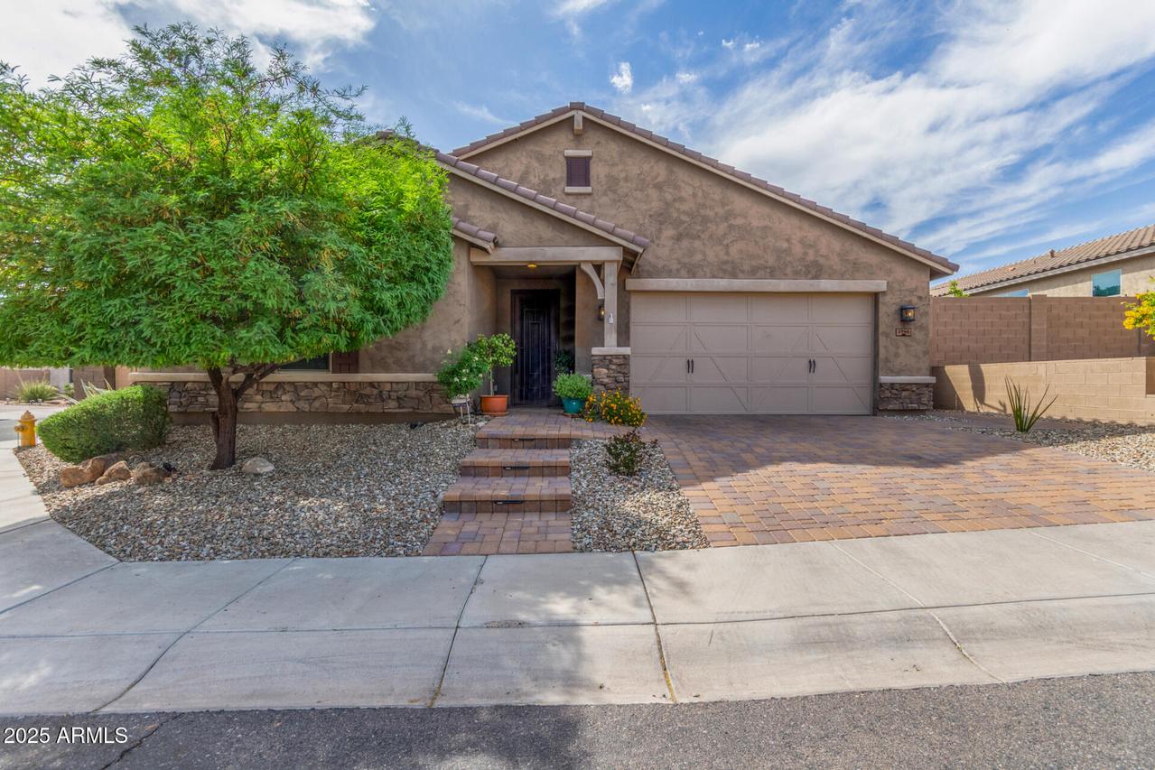 2946 W Amber Sun Dr., Phoenix, AZ 85085