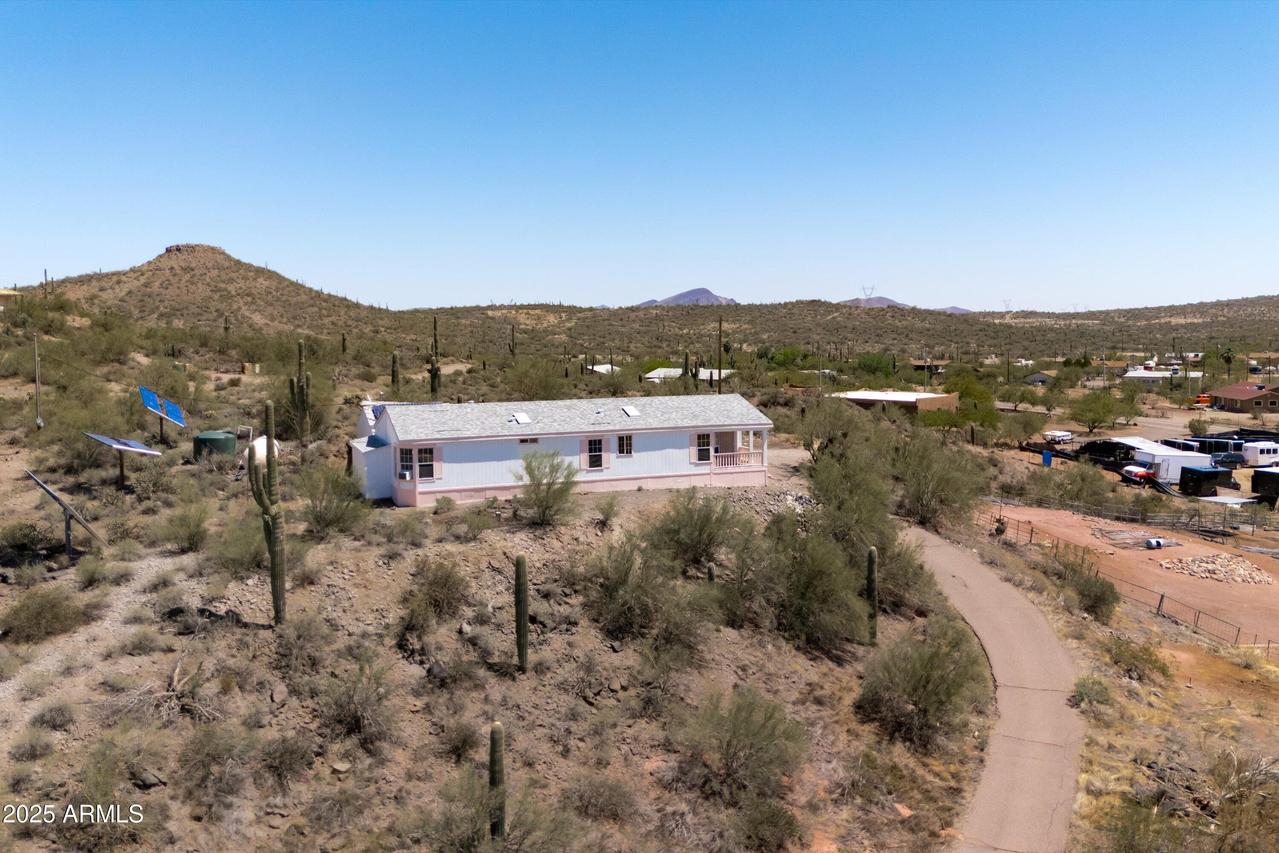 49039 N 24th Ave., New River, AZ 85087