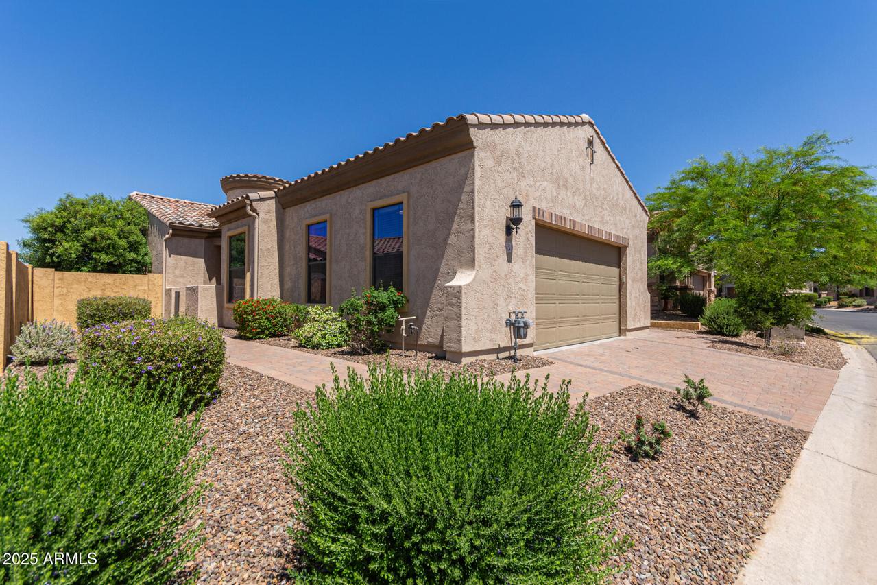 1824 N Red Cliff, Mesa, AZ 85207