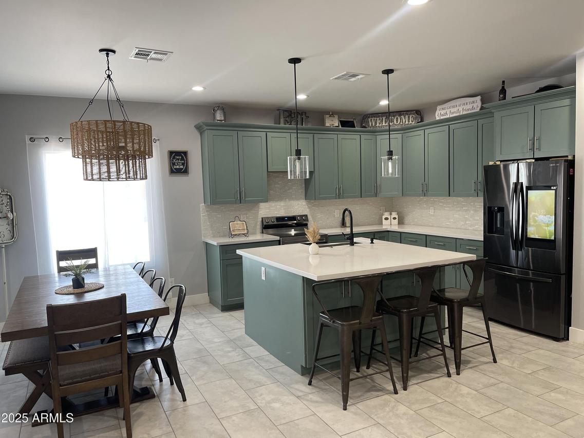 1724 N Main Dr., Apache Junction, AZ 85120
