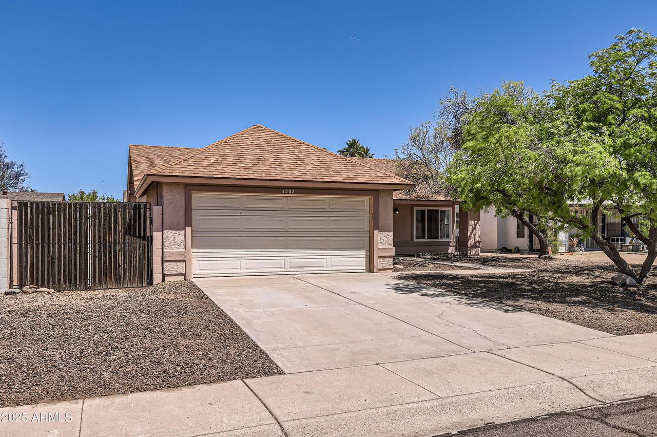 1202 W Wickieup Ln., Phoenix, AZ 85027