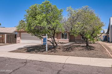 1202 W Wickieup Ln., Phoenix, AZ 85027