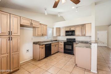 1202 W Wickieup Ln., Phoenix, AZ 85027