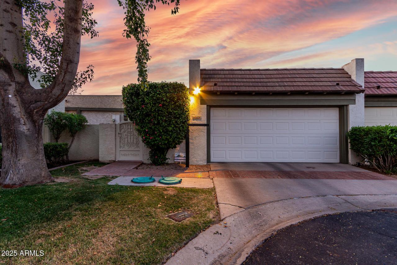 106 E Echo Ln., Phoenix, AZ 85020