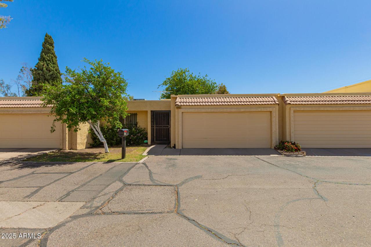 6207 N 21st Dr., Phoenix, AZ 85015
