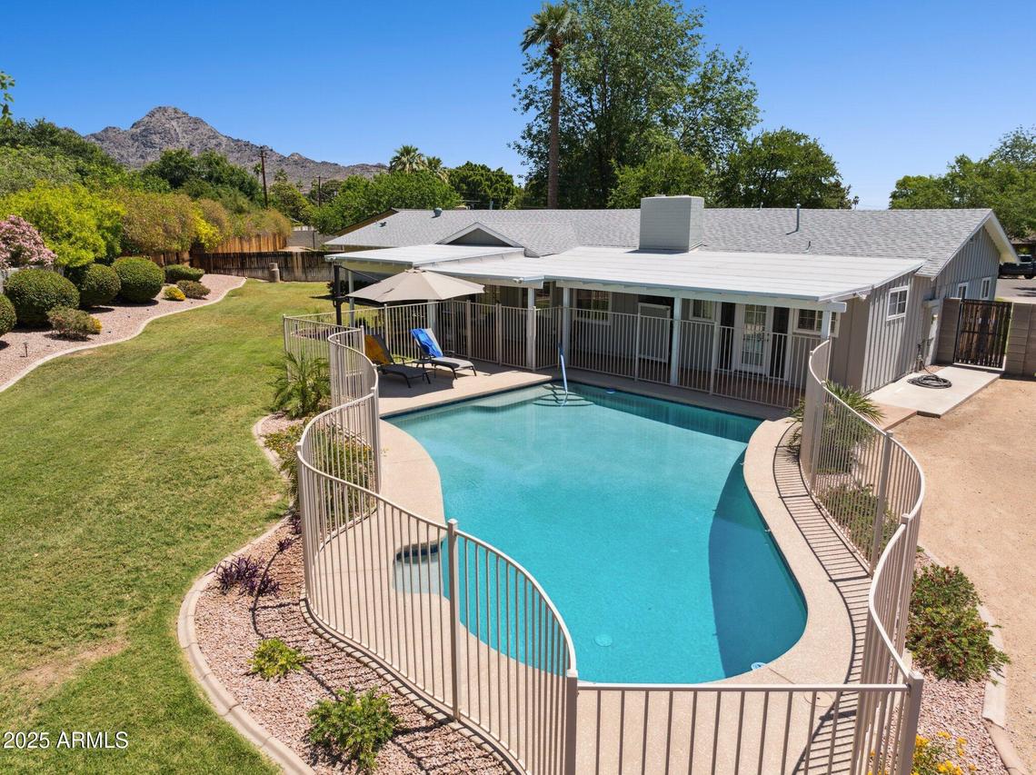 7042 N 13th St., Phoenix, AZ 85020